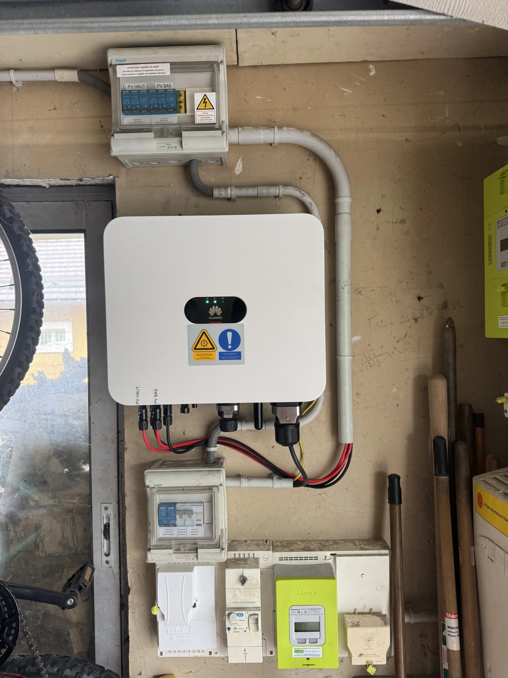 Photo d'un coffret de protection d'un système photovoltaique